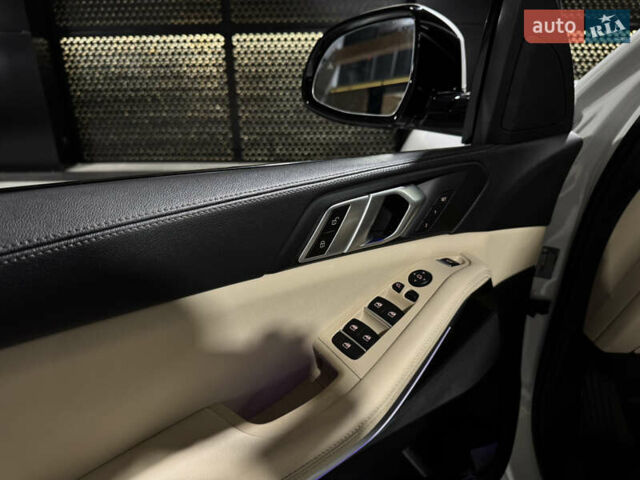 Белый БМВ Х5, объемом двигателя 3 л и пробегом 114 тыс. км за 49900 $, фото 16 на Automoto.ua