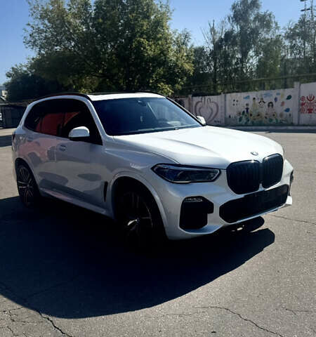Белый БМВ Х5, объемом двигателя 3 л и пробегом 132 тыс. км за 50000 $, фото 2 на Automoto.ua