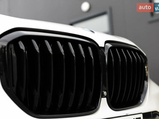 Белый БМВ Х5, объемом двигателя 3 л и пробегом 135 тыс. км за 64000 $, фото 24 на Automoto.ua