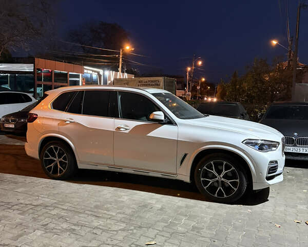 Белый БМВ Х5, объемом двигателя 3 л и пробегом 27 тыс. км за 65000 $, фото 3 на Automoto.ua