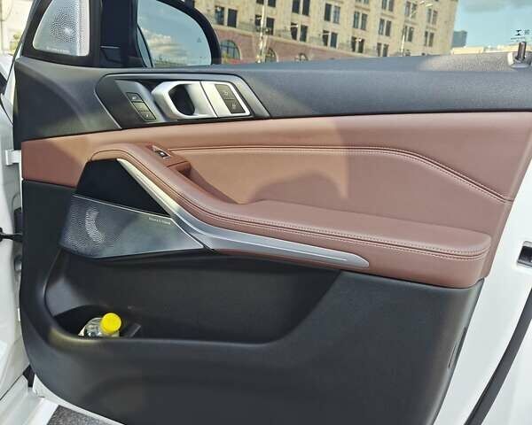 Белый БМВ Х5, объемом двигателя 3 л и пробегом 102 тыс. км за 53000 $, фото 19 на Automoto.ua