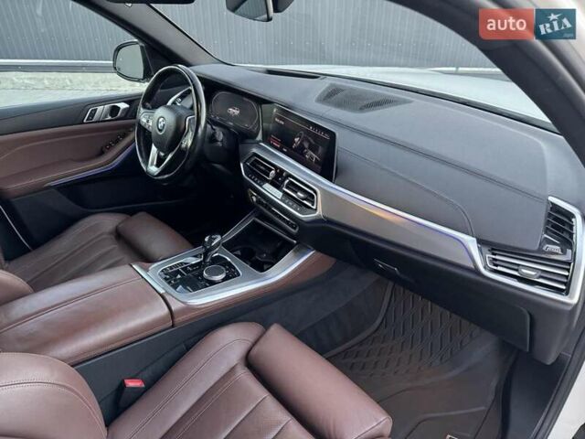 Белый БМВ Х5, объемом двигателя 3 л и пробегом 151 тыс. км за 44300 $, фото 22 на Automoto.ua