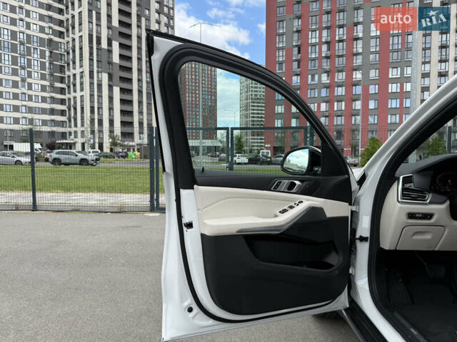 Белый БМВ Х5, объемом двигателя 3 л и пробегом 92 тыс. км за 47900 $, фото 22 на Automoto.ua