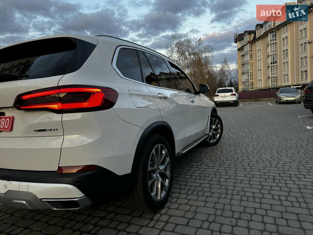 Белый БМВ Х5, объемом двигателя 3 л и пробегом 165 тыс. км за 44780 $, фото 3 на Automoto.ua