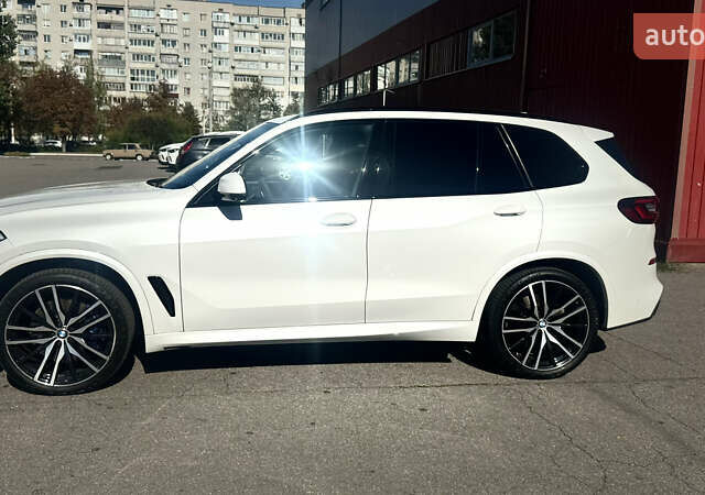Белый БМВ Х5, объемом двигателя 3 л и пробегом 132 тыс. км за 50000 $, фото 4 на Automoto.ua