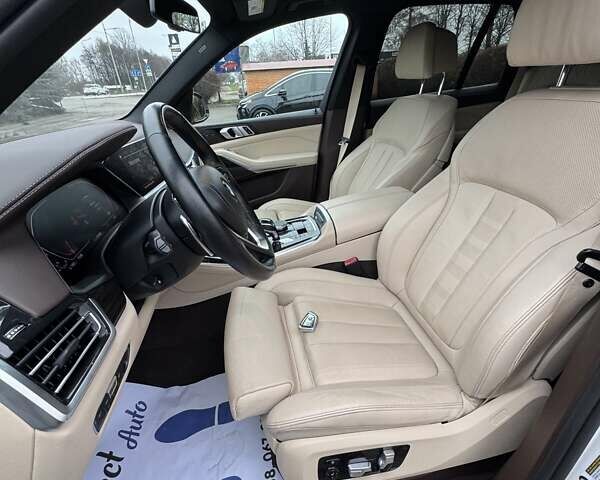 Белый БМВ Х5, объемом двигателя 3 л и пробегом 121 тыс. км за 46900 $, фото 17 на Automoto.ua