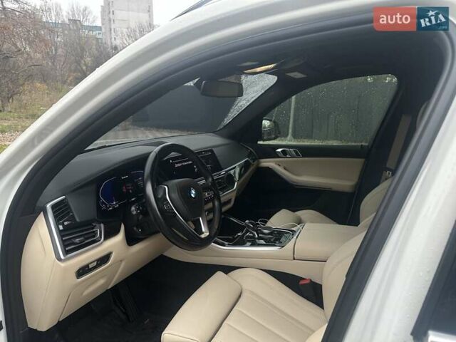 Белый БМВ Х5, объемом двигателя 3 л и пробегом 50 тыс. км за 60000 $, фото 5 на Automoto.ua