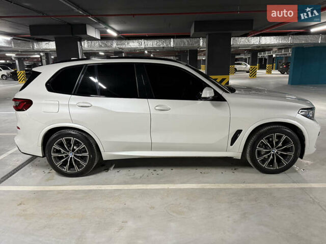 Белый БМВ Х5, объемом двигателя 3 л и пробегом 149 тыс. км за 48000 $, фото 2 на Automoto.ua