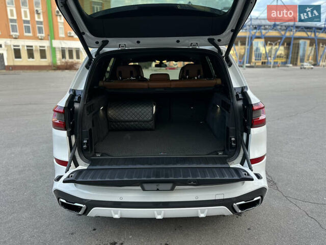 Белый БМВ Х5, объемом двигателя 3 л и пробегом 96 тыс. км за 64000 $, фото 6 на Automoto.ua