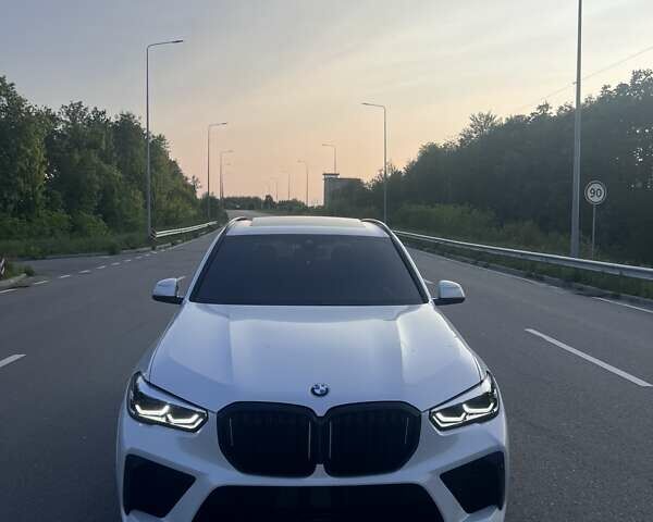 Белый БМВ Х5, объемом двигателя 3 л и пробегом 43 тыс. км за 53500 $, фото 2 на Automoto.ua