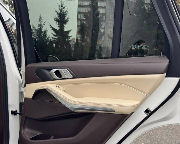 Белый БМВ Х5, объемом двигателя 3 л и пробегом 121 тыс. км за 46900 $, фото 40 на Automoto.ua