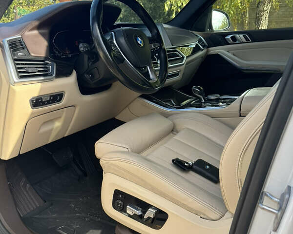 Белый БМВ Х5, объемом двигателя 3 л и пробегом 110 тыс. км за 52000 $, фото 8 на Automoto.ua