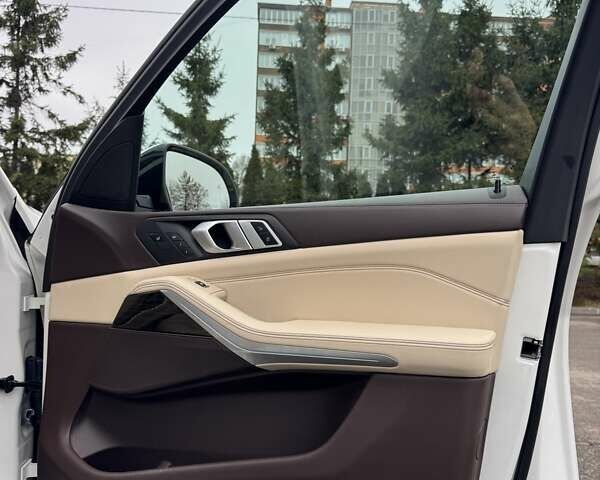 Белый БМВ Х5, объемом двигателя 3 л и пробегом 121 тыс. км за 46900 $, фото 39 на Automoto.ua