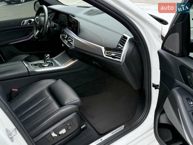 Білий БМВ Х5, об'ємом двигуна 4.39 л та пробігом 85 тис. км за 65000 $, фото 11 на Automoto.ua