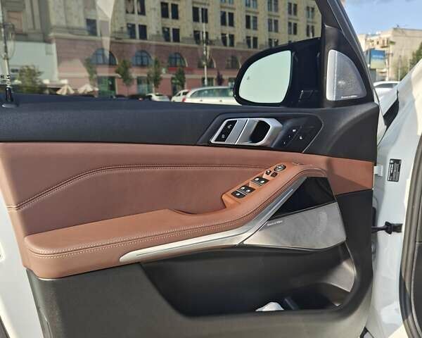 Белый БМВ Х5, объемом двигателя 3 л и пробегом 102 тыс. км за 53000 $, фото 11 на Automoto.ua