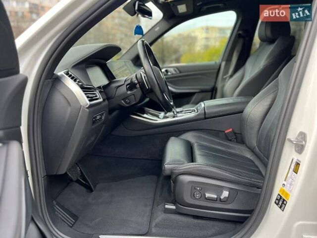 Белый БМВ Х5, объемом двигателя 3 л и пробегом 117 тыс. км за 59900 $, фото 24 на Automoto.ua