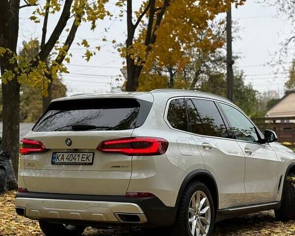 Белый БМВ Х5, объемом двигателя 3 л и пробегом 88 тыс. км за 50000 $, фото 1 на Automoto.ua