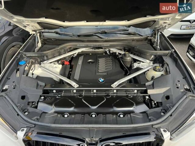 Белый БМВ Х5, объемом двигателя 3 л и пробегом 117 тыс. км за 59900 $, фото 43 на Automoto.ua