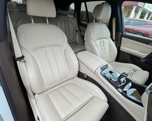 Белый БМВ Х5, объемом двигателя 3 л и пробегом 121 тыс. км за 46900 $, фото 18 на Automoto.ua