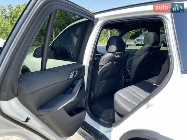 Білий БМВ Х5, об'ємом двигуна 3 л та пробігом 102 тис. км за 43700 $, фото 20 на Automoto.ua