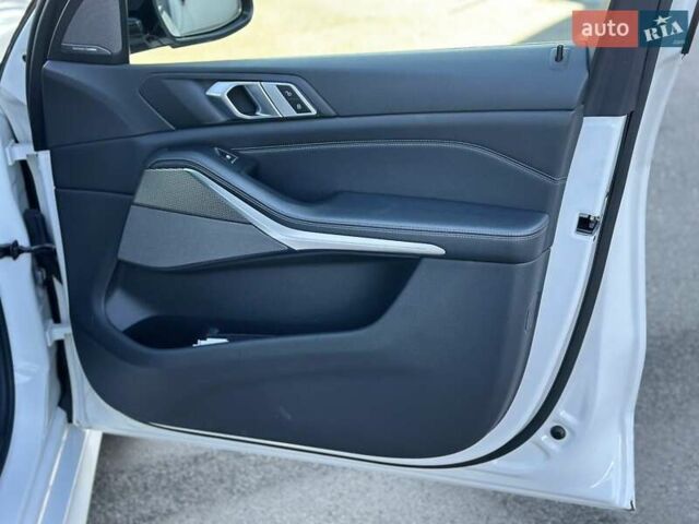 Белый БМВ Х5, объемом двигателя 2.99 л и пробегом 160 тыс. км за 54500 $, фото 27 на Automoto.ua