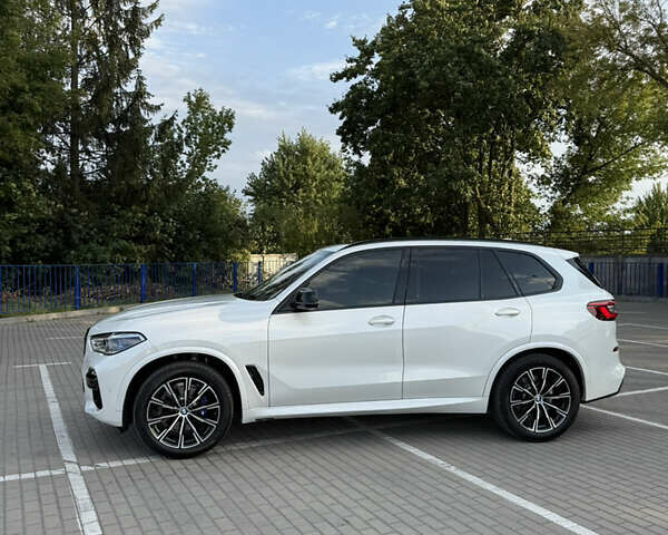 Белый БМВ Х5, объемом двигателя 3 л и пробегом 122 тыс. км за 57500 $, фото 3 на Automoto.ua