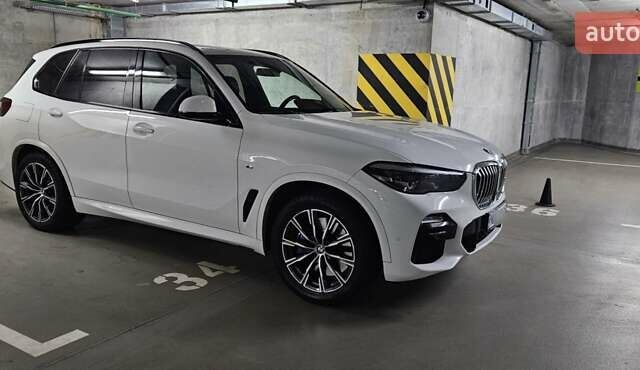 Белый БМВ Х5, объемом двигателя 2 л и пробегом 207 тыс. км за 45500 $, фото 3 на Automoto.ua
