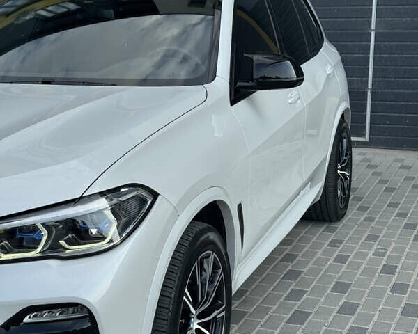 Белый БМВ Х5, объемом двигателя 3 л и пробегом 122 тыс. км за 57500 $, фото 33 на Automoto.ua