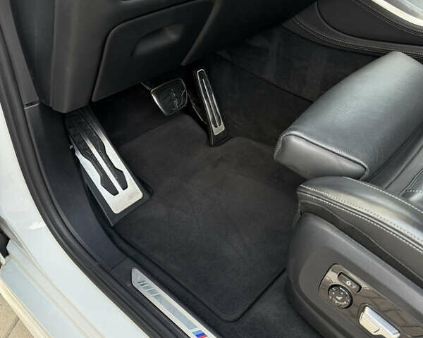 Белый БМВ Х5, объемом двигателя 3 л и пробегом 122 тыс. км за 57500 $, фото 23 на Automoto.ua