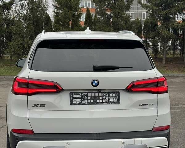 Белый БМВ Х5, объемом двигателя 3 л и пробегом 121 тыс. км за 46900 $, фото 11 на Automoto.ua