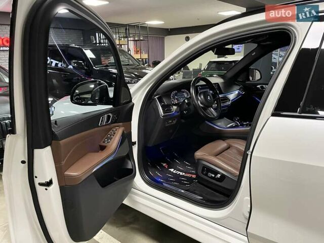 Білий БМВ Х5, об'ємом двигуна 2.99 л та пробігом 73 тис. км за 69700 $, фото 22 на Automoto.ua