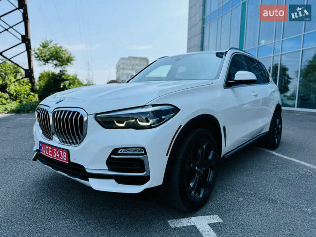 Белый БМВ Х5, объемом двигателя 3 л и пробегом 139 тыс. км за 45700 $, фото 2 на Automoto.ua