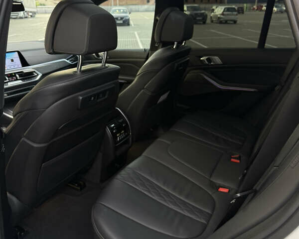 Белый БМВ Х5, объемом двигателя 3 л и пробегом 122 тыс. км за 57500 $, фото 25 на Automoto.ua