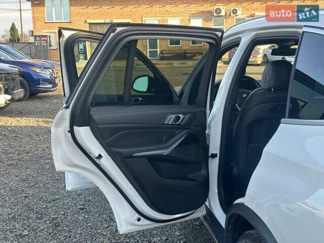 Белый БМВ Х5, объемом двигателя 3 л и пробегом 117 тыс. км за 37900 $, фото 18 на Automoto.ua