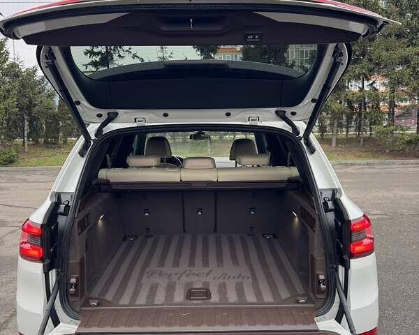 Белый БМВ Х5, объемом двигателя 3 л и пробегом 121 тыс. км за 46900 $, фото 44 на Automoto.ua