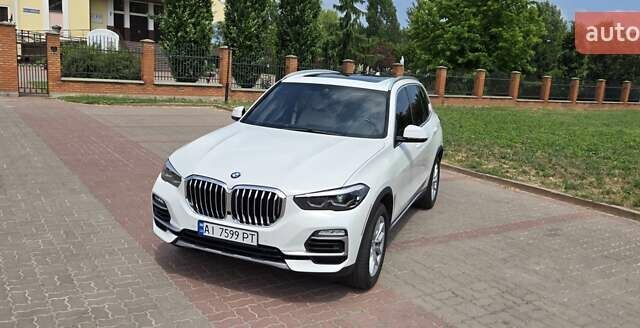 Белый БМВ Х5, объемом двигателя 3 л и пробегом 57 тыс. км за 50200 $, фото 1 на Automoto.ua