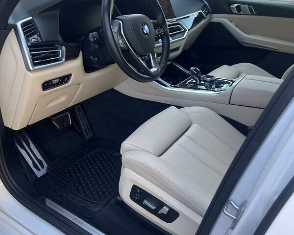 Белый БМВ Х5, объемом двигателя 3 л и пробегом 76 тыс. км за 53999 $, фото 16 на Automoto.ua