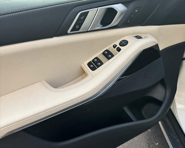 Белый БМВ Х5, объемом двигателя 3 л и пробегом 83 тыс. км за 44999 $, фото 18 на Automoto.ua