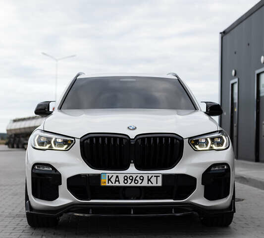 Белый БМВ Х5, объемом двигателя 3 л и пробегом 135 тыс. км за 64000 $, фото 2 на Automoto.ua