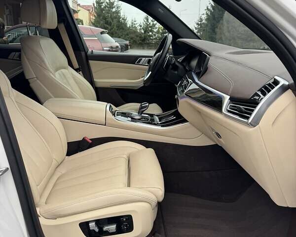 Белый БМВ Х5, объемом двигателя 3 л и пробегом 121 тыс. км за 46900 $, фото 15 на Automoto.ua