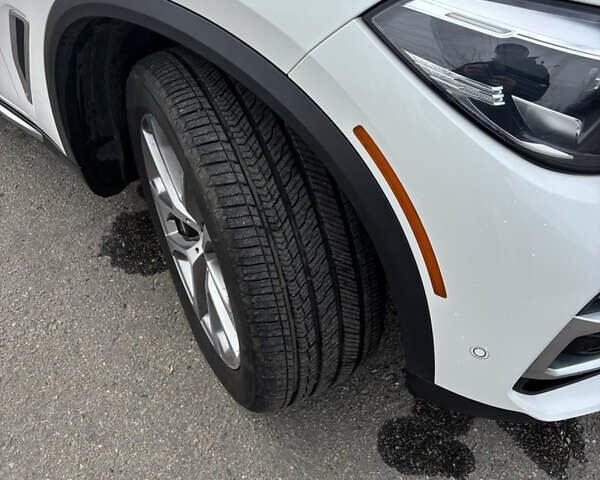 Белый БМВ Х5, объемом двигателя 3 л и пробегом 83 тыс. км за 44999 $, фото 14 на Automoto.ua