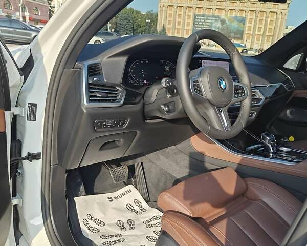 Белый БМВ Х5, объемом двигателя 3 л и пробегом 102 тыс. км за 53000 $, фото 12 на Automoto.ua