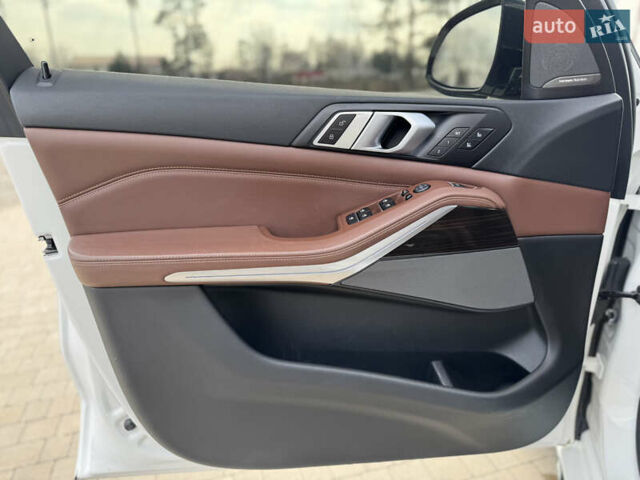 Белый БМВ Х5, объемом двигателя 3 л и пробегом 220 тыс. км за 39900 $, фото 12 на Automoto.ua