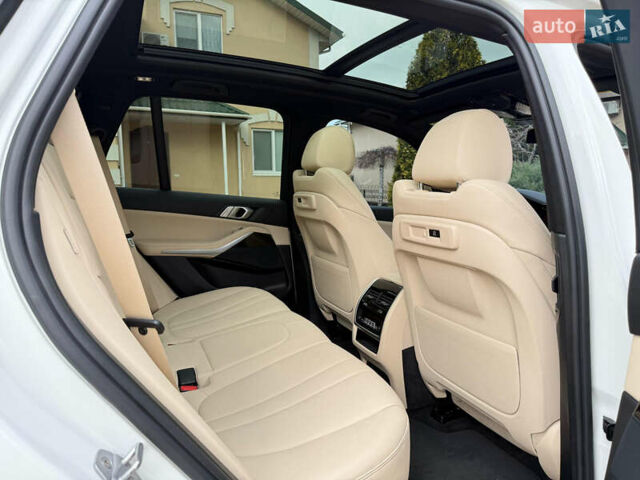 Белый БМВ Х5, объемом двигателя 3 л и пробегом 90 тыс. км за 45900 $, фото 9 на Automoto.ua