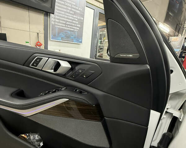 Белый БМВ Х5, объемом двигателя 3 л и пробегом 27 тыс. км за 65000 $, фото 10 на Automoto.ua