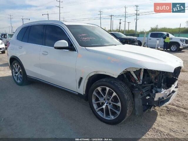 Белый БМВ Х5, объемом двигателя 3 л и пробегом 103 тыс. км за 38570 $, фото 1 на Automoto.ua