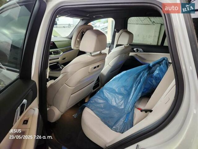 Белый БМВ Х5, объемом двигателя 3 л и пробегом 48 тыс. км за 32699 $, фото 14 на Automoto.ua