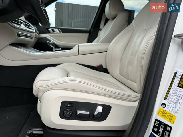 Белый БМВ Х5, объемом двигателя 3 л и пробегом 92 тыс. км за 47900 $, фото 19 на Automoto.ua