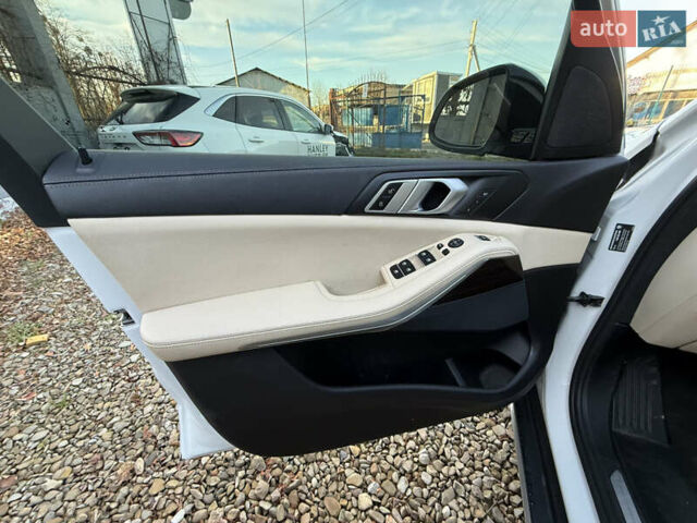 Белый БМВ Х5, объемом двигателя 3 л и пробегом 162 тыс. км за 34200 $, фото 10 на Automoto.ua