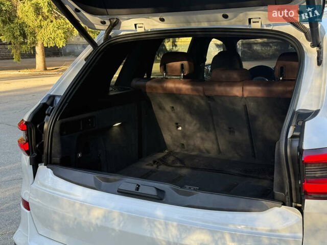 Білий БМВ Х5, об'ємом двигуна 2.99 л та пробігом 170 тис. км за 58499 $, фото 11 на Automoto.ua